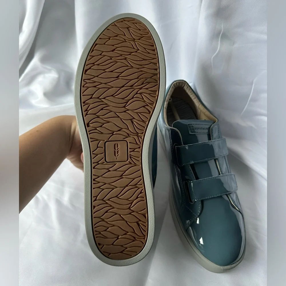 Revitalign Malibu Bella Patent Smoke Blue Sneakers Women’s 11B Used